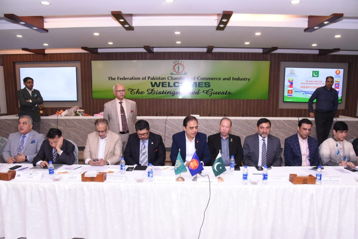 یف پی سی سی آئی کا آسیان وفد کے اعزاز میں خصوصی اجلاس یف پی سی سی آئی کا آسیان وفد کے اعزاز میں خصوصی اجلاس