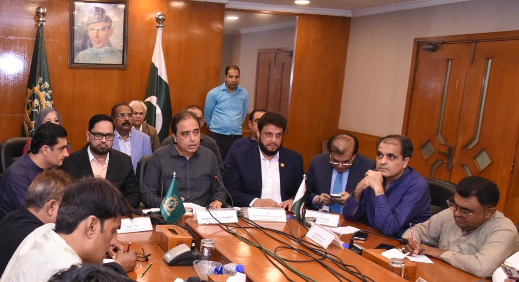 کاروباری برادری ریاست اور اپنی مسلح افواج کے ساتھ کھڑی ہے کاروباری برادری ریاست اور اپنی مسلح افواج کے ساتھ کھڑی ہے