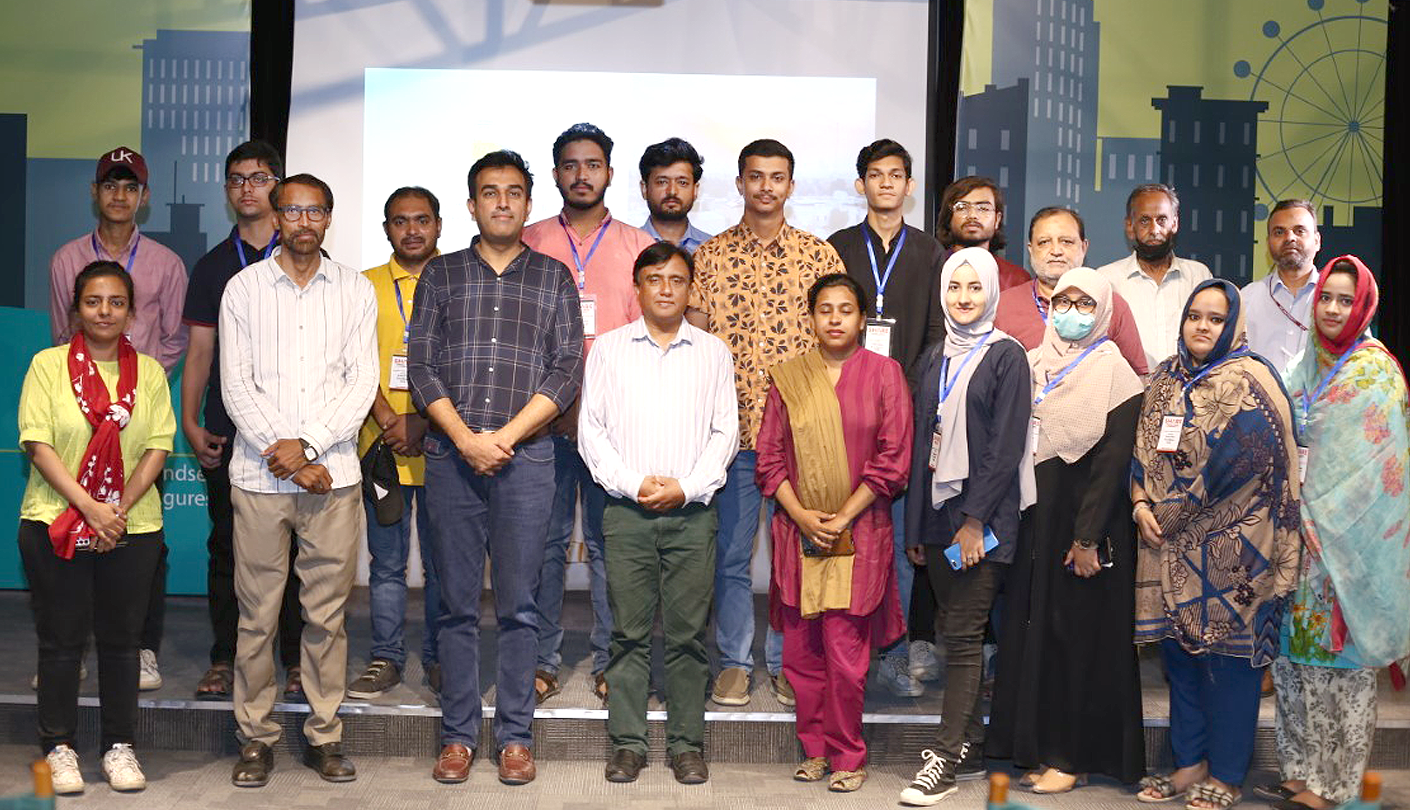 DLC students visit NIC Karachi